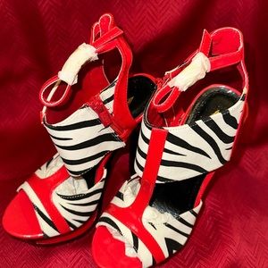 Alba 6” Animal Print Platform Heels. Size 7.